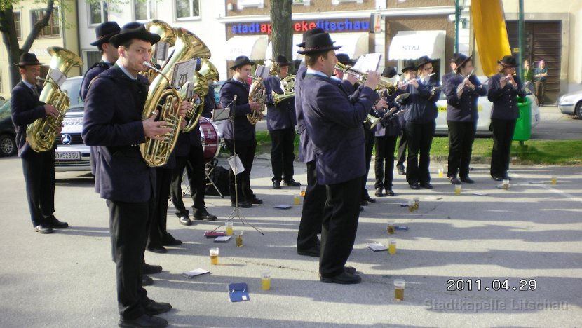 2011_04_29 Maibaumaufstellen in Litschau (12)